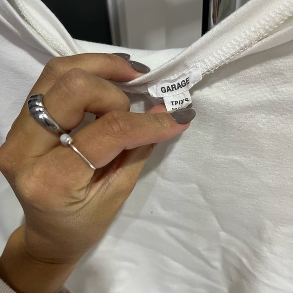 White top back open - Picture 2 of 3